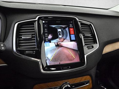 Used 2025 Volvo XC90 B6 Plus w/ Protection Package Premier AWD/4WD image 14