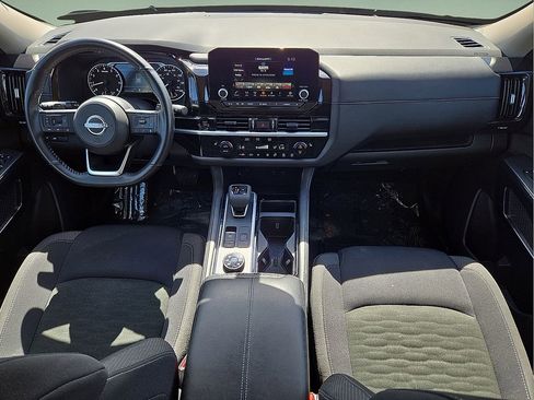 Used 2025 Nissan Pathfinder SV image 18