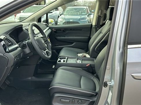 New 2026 Honda Odyssey Touring image 9