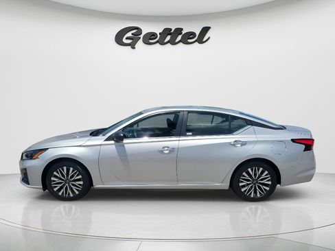 Used 2024 Nissan Altima 2.5 SV FWD image 8