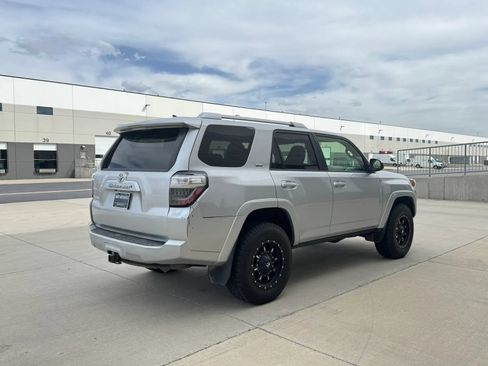 Used 2015 Toyota 4Runner SR5 AWD/4WD image 5