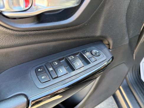 Used 2020 Jeep Cherokee Latitude Plus AWD/4WD image 13
