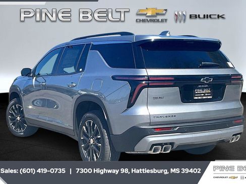 New 2026 Chevrolet Traverse LT w/ Sun and Wheel Package FWD image 2