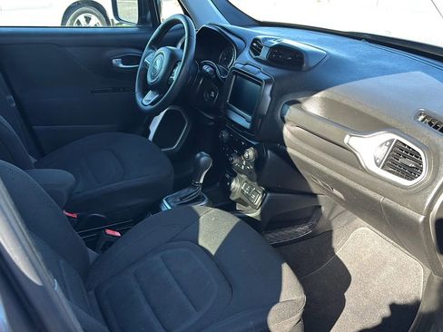 Used 2019 Jeep Renegade Latitude AWD/4WD image 2