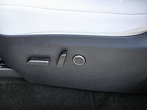 Used 2025 Tesla Model Y Performance AWD/4WD image 19