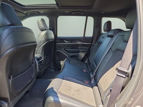 Used 2023 Jeep Grand Cherokee Trailhawk AWD/4WD image 8