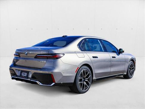 Used 2025 BMW 740i xDrive AWD/4WD image 5