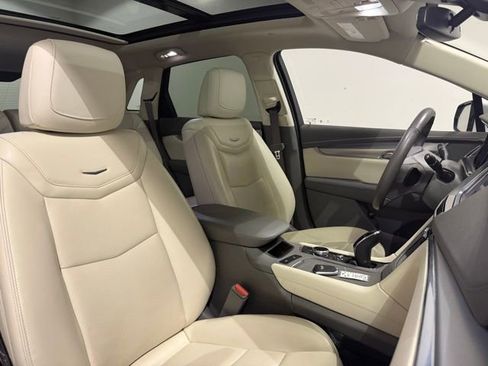 Used 2022 Cadillac XT5 Premium Luxury w/ LPO, Floor Liner Package image 32