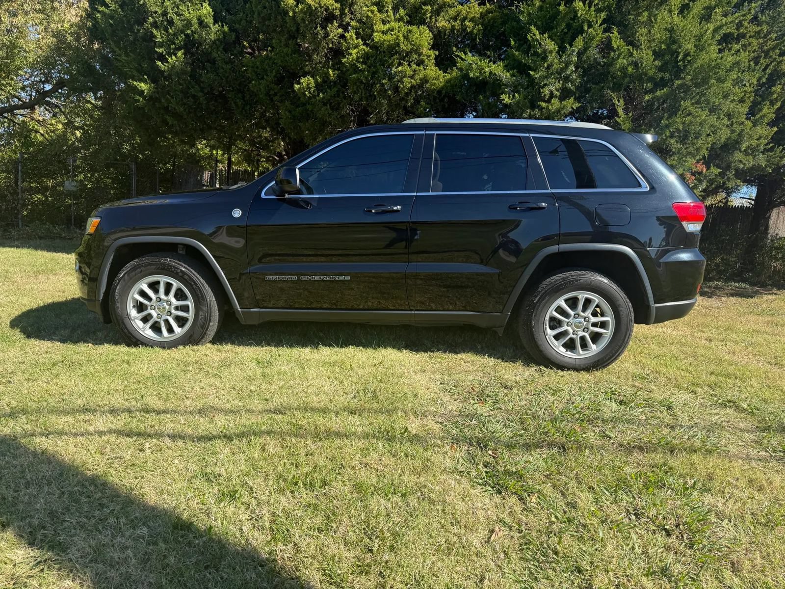 Used 2019 Jeep Grand Cherokee Laredo AWD/4WD image 5