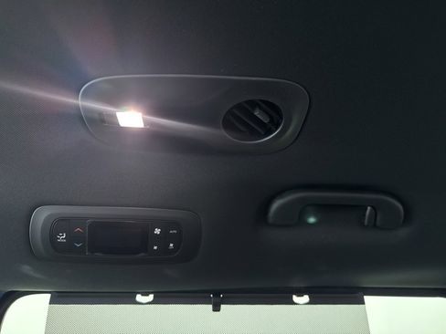 New 2026 Chrysler Pacifica Select AWD/4WD image 27