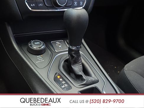 Used 2019 Jeep Cherokee Latitude w/ Popular Appearance Group AWD/4WD image 20