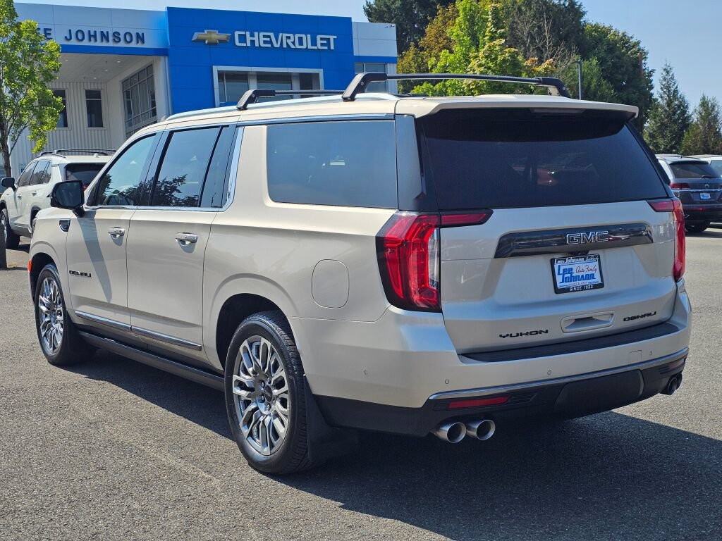Used 2023 GMC Yukon XL Denali Ultimate AWD/4WD image 7