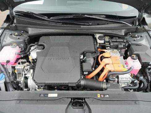 Certified 2025 Hyundai Elantra SEL image 18