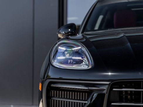 New 2026 Porsche Macan S image 18