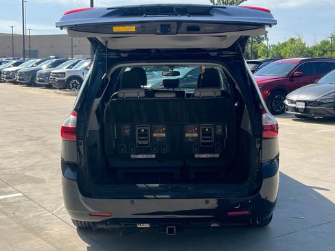 Used 2015 Toyota Sienna XLE w/ XLE Navigation Package FWD image 15