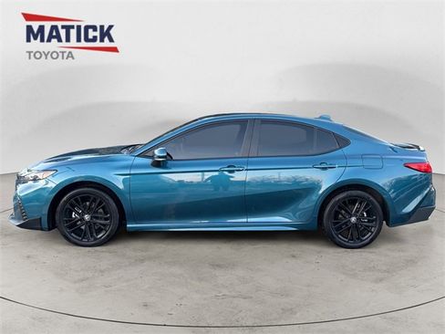 Used 2025 Toyota Camry SE image 4