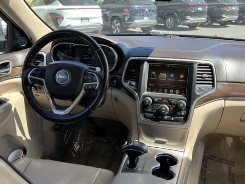 Used 2015 Jeep Grand Cherokee Overland w/ Advanced Technology Group AWD/4WD image 23