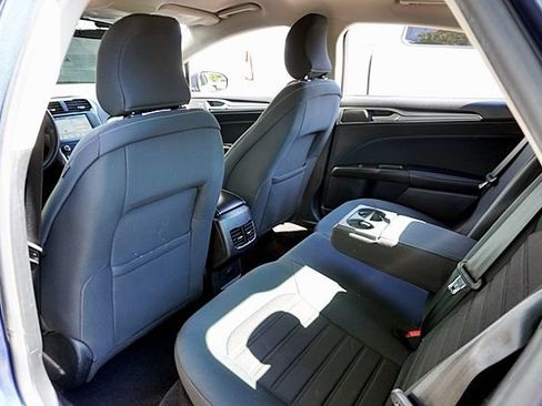 Used 2019 Ford Fusion SE FWD image 21