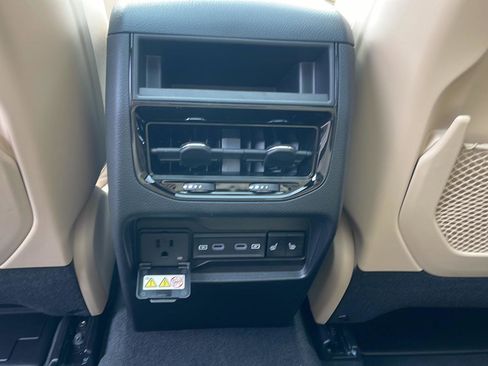 New 2026 Jeep Grand Cherokee Limited w/ Luxury Tech Group II AWD/4WD image 27