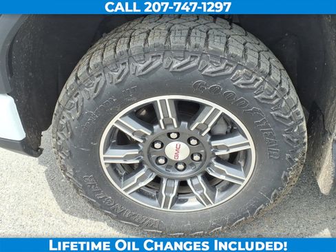 Used 2025 GMC Sierra 1500 AT4 w/ AT4 Premium Package AWD/4WD image 9