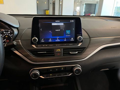 Used 2025 Nissan Altima 2.5 SV image 17