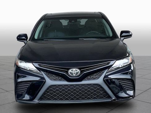 Used 2018 Toyota Camry SE w/ Moonroof Package FWD image 4