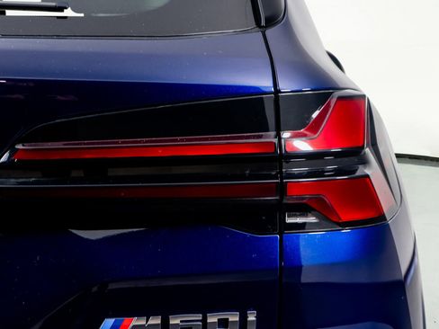 Used 2025 BMW X5 M60i w/ Premium Essential Package image 13