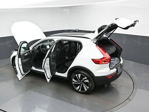 New 2026 Volvo XC40 B5 Plus w/ Climate Package AWD/4WD image 49