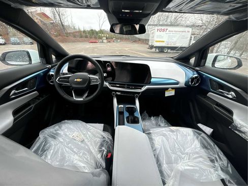 New 2026 Chevrolet Equinox EV LT image 26