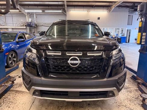 Used 2025 Nissan Pathfinder Rock Creek AWD/4WD image 3