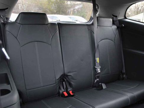 Used 2017 Chevrolet Traverse LT image 31