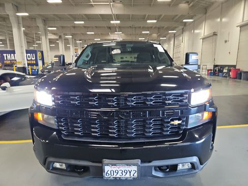 Used 2019 Chevrolet Silverado 1500 Custom w/ Custom Max Trailering Package image 2