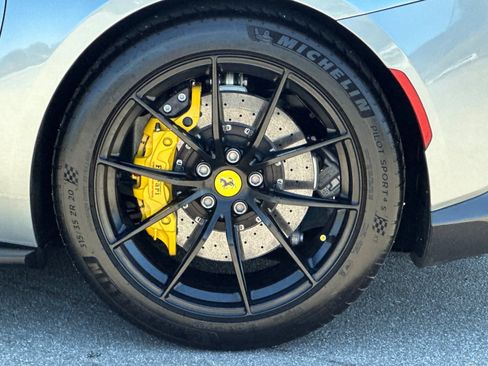 Used 2018 Ferrari 812 Superfast RWD image 42