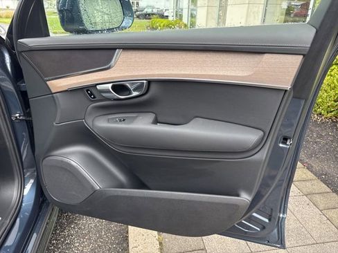 Used 2025 Volvo XC90 B6 Plus AWD/4WD image 16