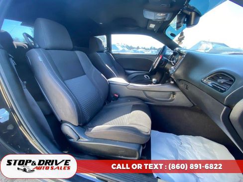 Used 2015 Dodge Challenger SXT image 16