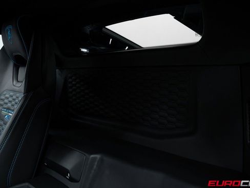 Used 2023 Lamborghini Huracan EVO image 36