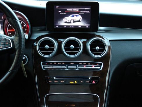 Used 2017 Mercedes-Benz GLC 300 4MATIC image 34