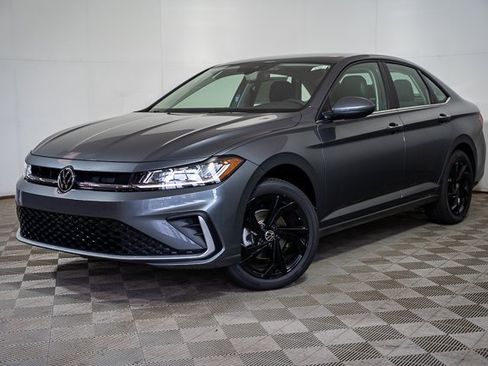 New 2025 Volkswagen Jetta SE image 5