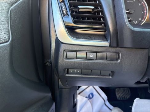 Used 2021 Nissan Rogue SV image 13