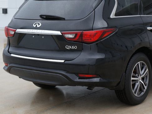 Used 2019 INFINITI QX60 Luxe w/ Essential Package image 18
