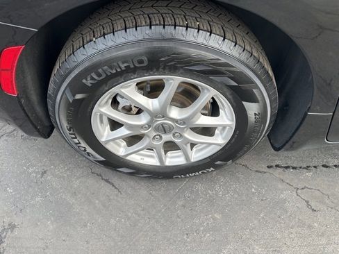 Used 2024 Chrysler Pacifica Touring-L image 22