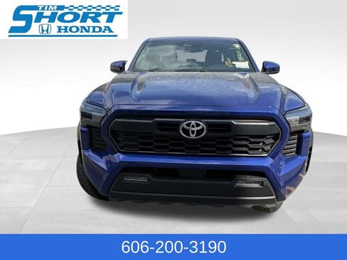 Used 2025 Toyota Tacoma TRD Off-Road AWD/4WD image 4