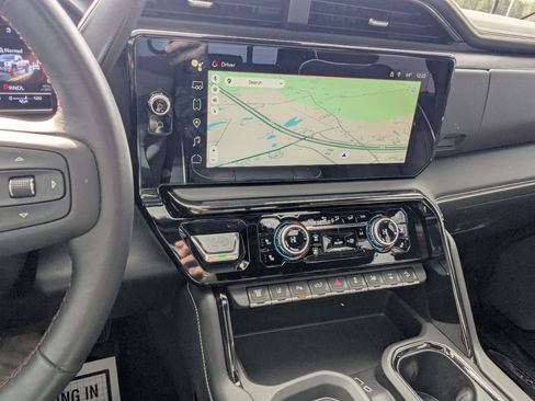 Used 2025 GMC Sierra 2500 AT4X image 14