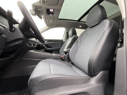 New 2026 Volkswagen Tiguan SE image 11