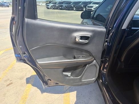 Used 2020 Jeep Compass Latitude FWD image 18