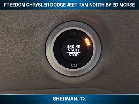 Used 2023 Chrysler Pacifica Touring-L FWD image 16