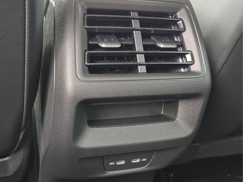 New 2026 Volkswagen Tiguan SE image 12