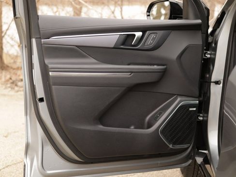 Used 2025 Buick Enclave Sport Touring image 25