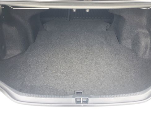 Used 2016 Toyota Camry LE image 9