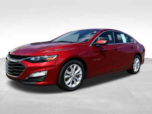 Used 2025 Chevrolet Malibu LT FWD image 2